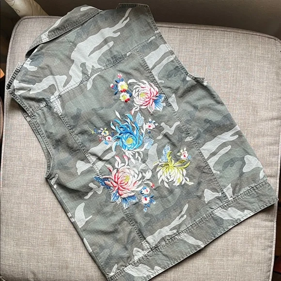 Silence + Noise Embroidered Camo Biker Vest Sleeveless Zip M - Picture 1 of 7